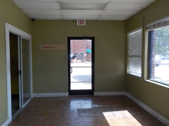 Tejon Plaza: 1601 Alton Gloor , Brownsville, TX 78526